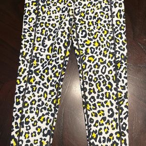 Design by Fittin yellow leopard yoga pants Size L. Brand new